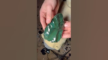 Making a Green Rainbow Obsidian Spearhead! #knife #obsidian #bushcraft #outdoorskills #survival
