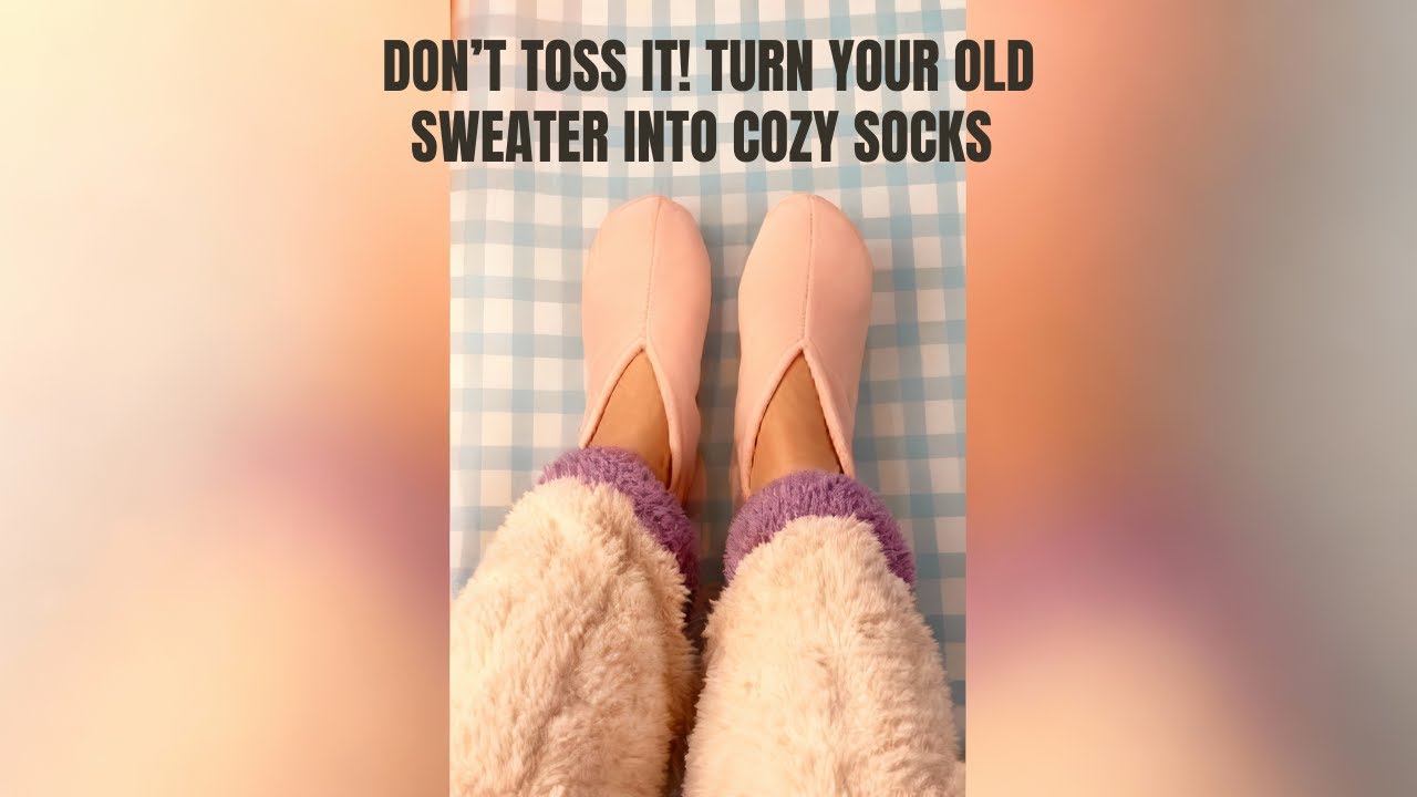 Не выбрасывайте! Превратите старый свитер в уютные носки