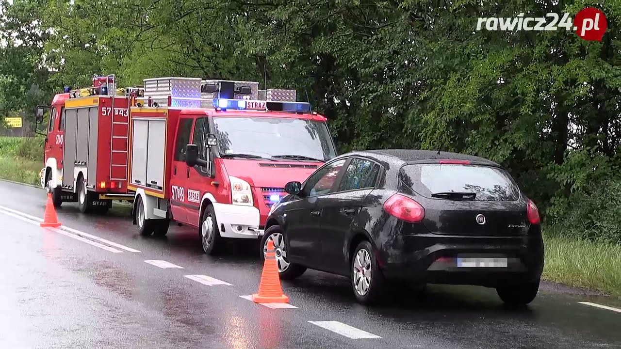 W Izbicach auto wylądowało w rowie