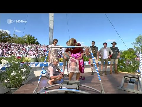 Andrea Kiewel lässt tief blicken - Skifahrn - ZDF Fernsehgarten - 24. September 2023
