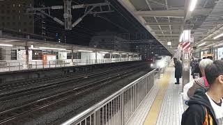 tokaido sanyo shinkansen train arriving at shizuoka station