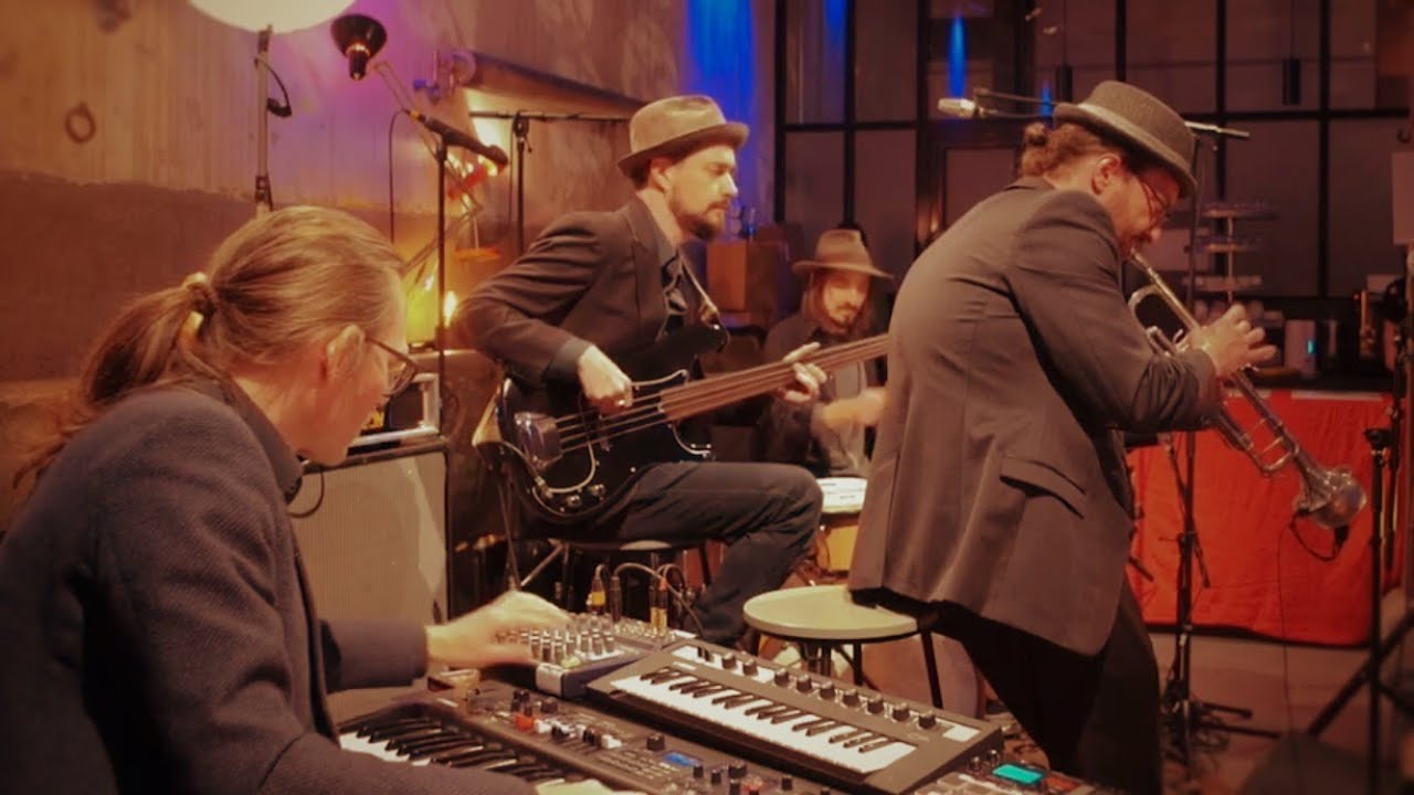 3 FLATS - Funky Beaver's Twist (Live)