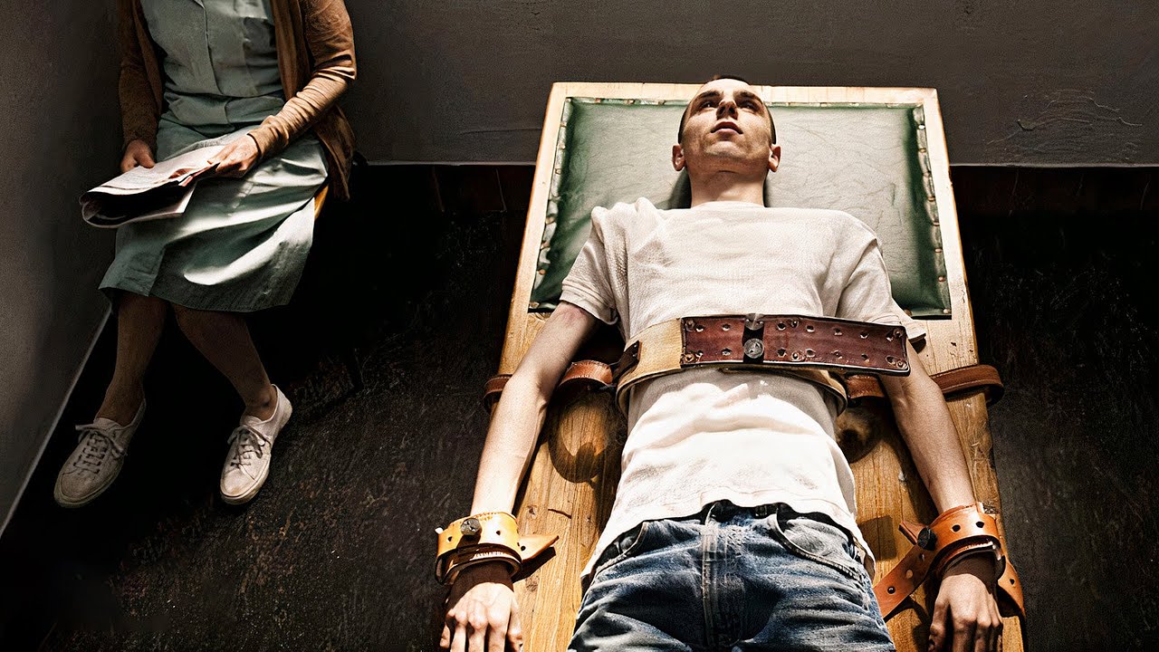 Парень попадает в ПСИХБОЛЬНИЦУ, где проводят эксперименты над людьми, с помощью ЖИВОТНЫХ [пересказ]