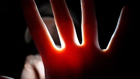 ASMR 🖐🏼 BRIGHT LIGHT TRIGGERS IN THE DARK (Follow my Instructions)