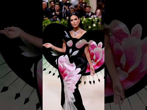 Demi Moore stunning