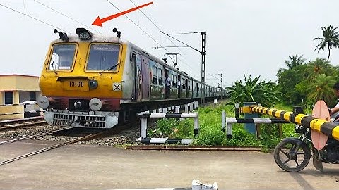 Aerodynamic Emu Like Bullet Train : EMU Train Dangerous Moving Throughout Railgate
