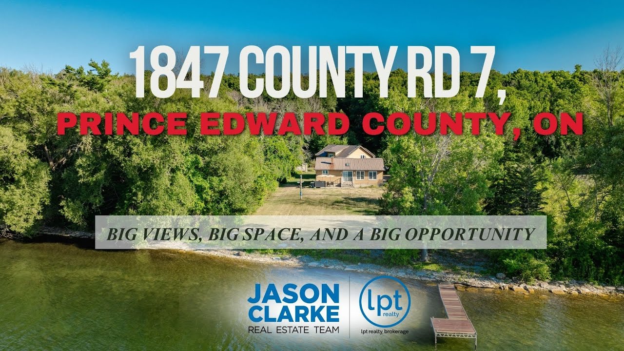 Escape to Your Waterfront Retreat! 🌅