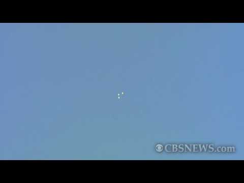 Video: I Den Tåge Himmel Over Staten New York Svævede En UFO Med Røde Lys - Alternativ Visning