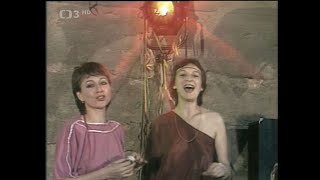 Martha & Tena Elefetriadu: A desky dál stárnou (1982)