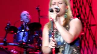 Kelly Clarkson "Catch my Breath" WembLy Arena, London October 20, 2012
