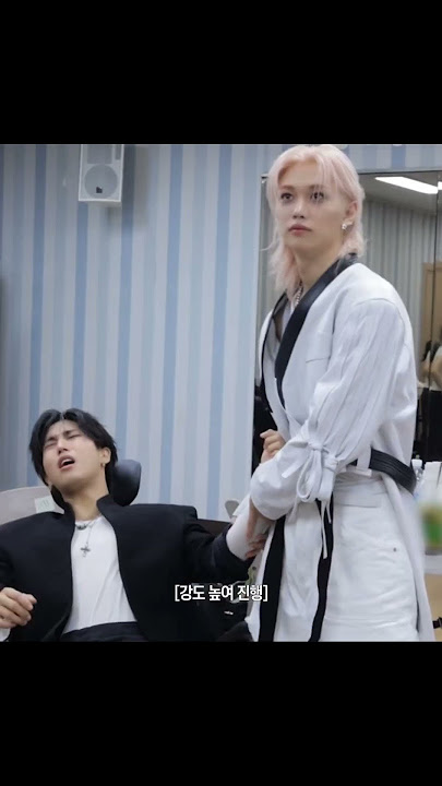 When your love language is massage 💛 #straykids #felix #han #hanjisung #hanlix #skzfunny
