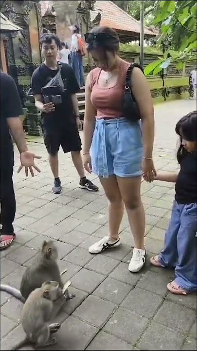 Niken Salindry liburan di Bali
