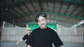 Oggie Este Feat Eizy - Beda Kelas ( Official Music Video )