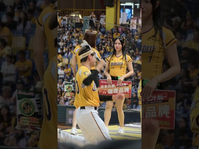 #君白 表情也太可愛了吧 #中信兄弟啦啦隊 #passionsisters