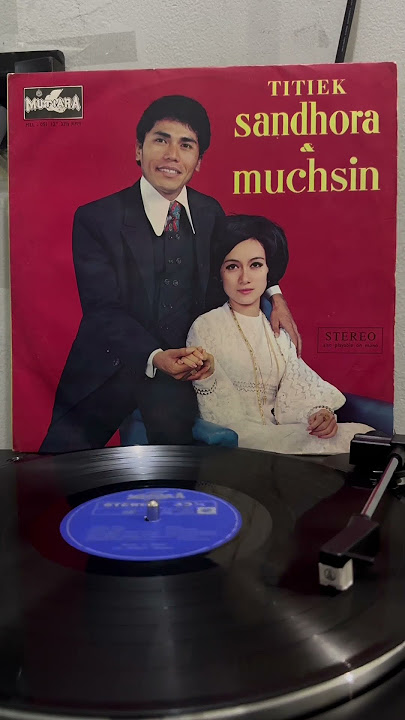 Pesta Di Bulan - Titiek Sandhora & Muchsin (1970) #piringanhitam #musikindonesialawas