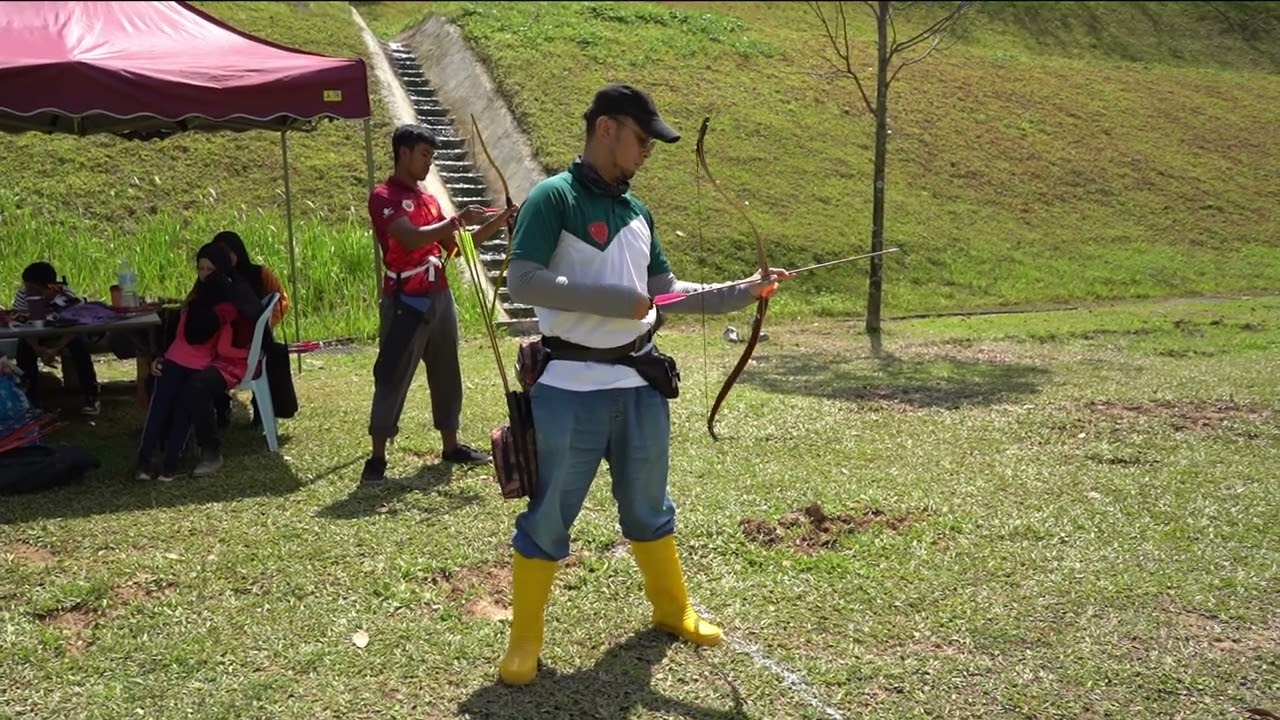 Shooting with Vegh Turkish bow 36#