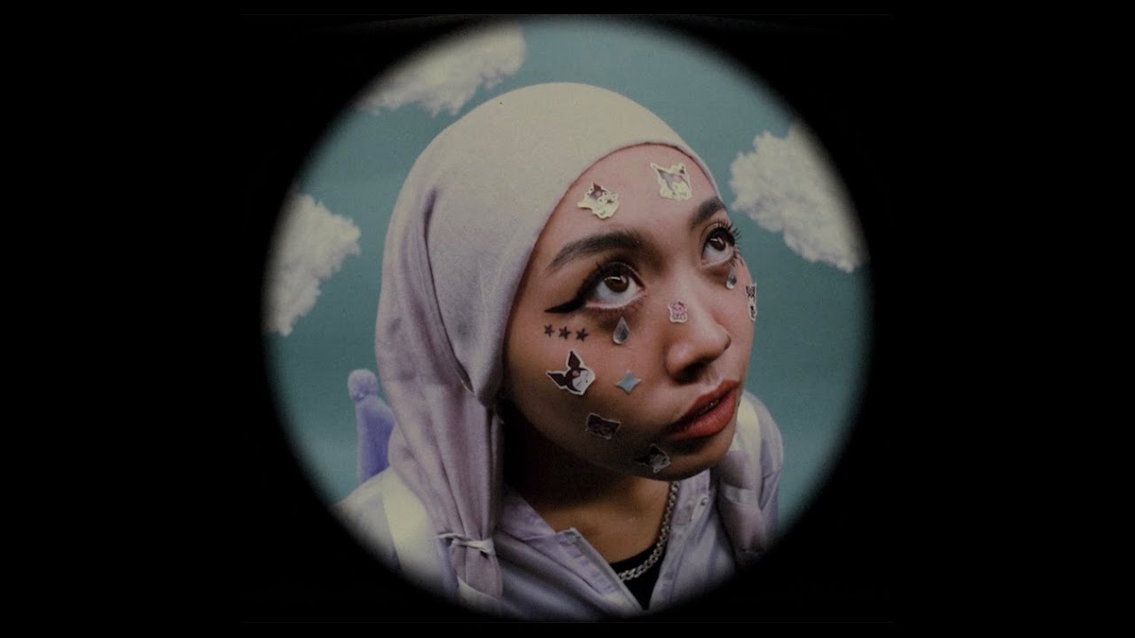 Sleduj SOPHIARAZK – WELCOME 2 MY FANTASY (Official Music Video) na YouTube