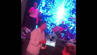 Demet Akalın Konserinde Şampanya Banyosu Yapmak Ve Pastaya Kafamı Sokmak