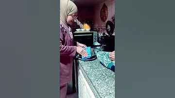 كاع اللي مقلق مني يشرب البحر 