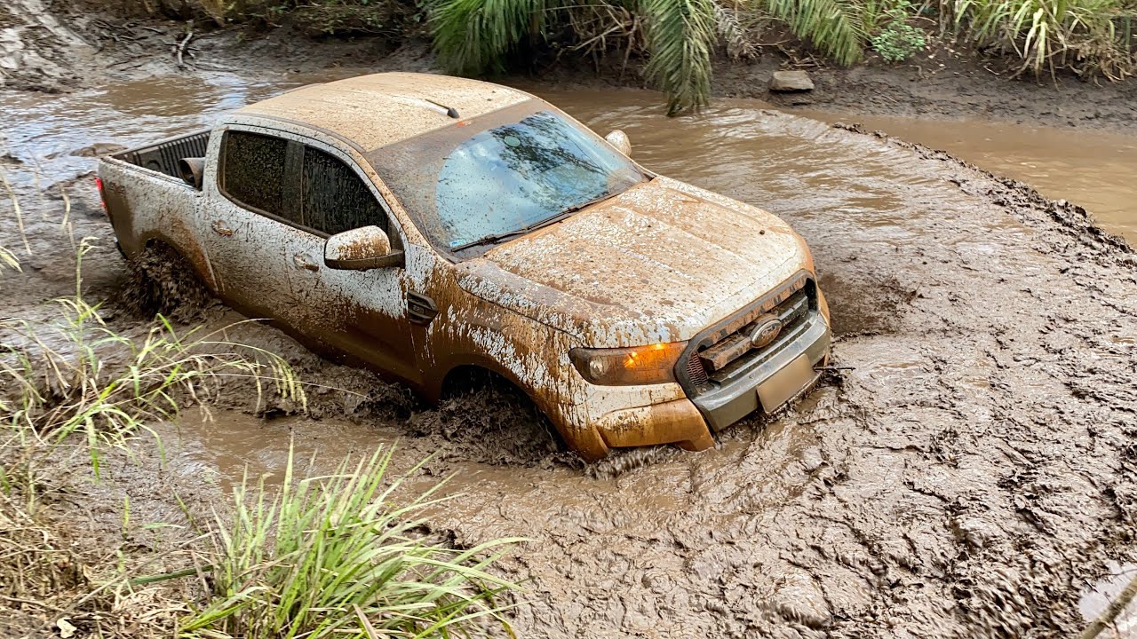 FORD RANGER NA LAMA BRUTA - COMPILADO