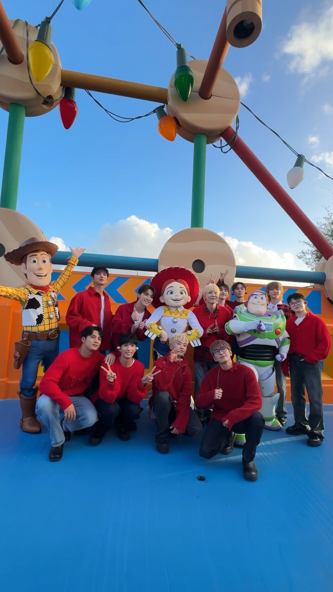 CARATs! Happy Holiday ? #SEVENTEEN #세븐틴 #DisneyChristmasCelebration