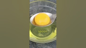 🤯How to separate egg whites from yolks!🥚🟠#lifehacks