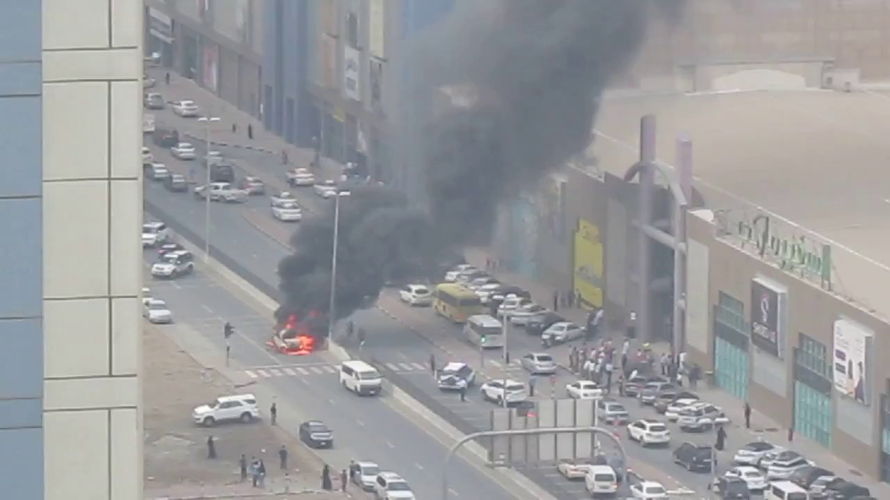 Car caught on fire in Sharjah - YouTube