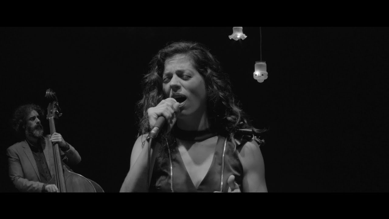 MAIA CASTRO QUE PENA [ Videoclip oficial ] YouTube