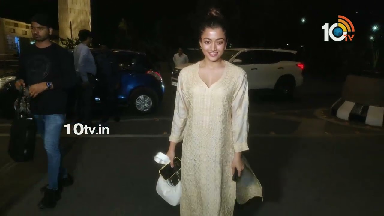 Rashmika Mandana Spotted At Airport Flying From Mumbai | 10TV Entertainment