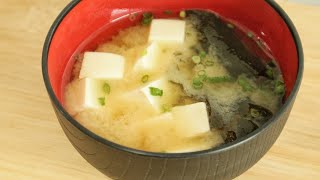 basic MISO SOUP : Wakame and Tofu (by Japanese Chef)