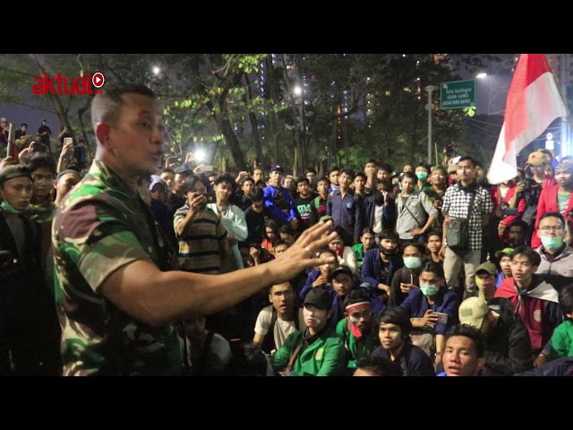 Ajak Dialog,TNI Berhasil Redam Amarah Mahasiswa class=