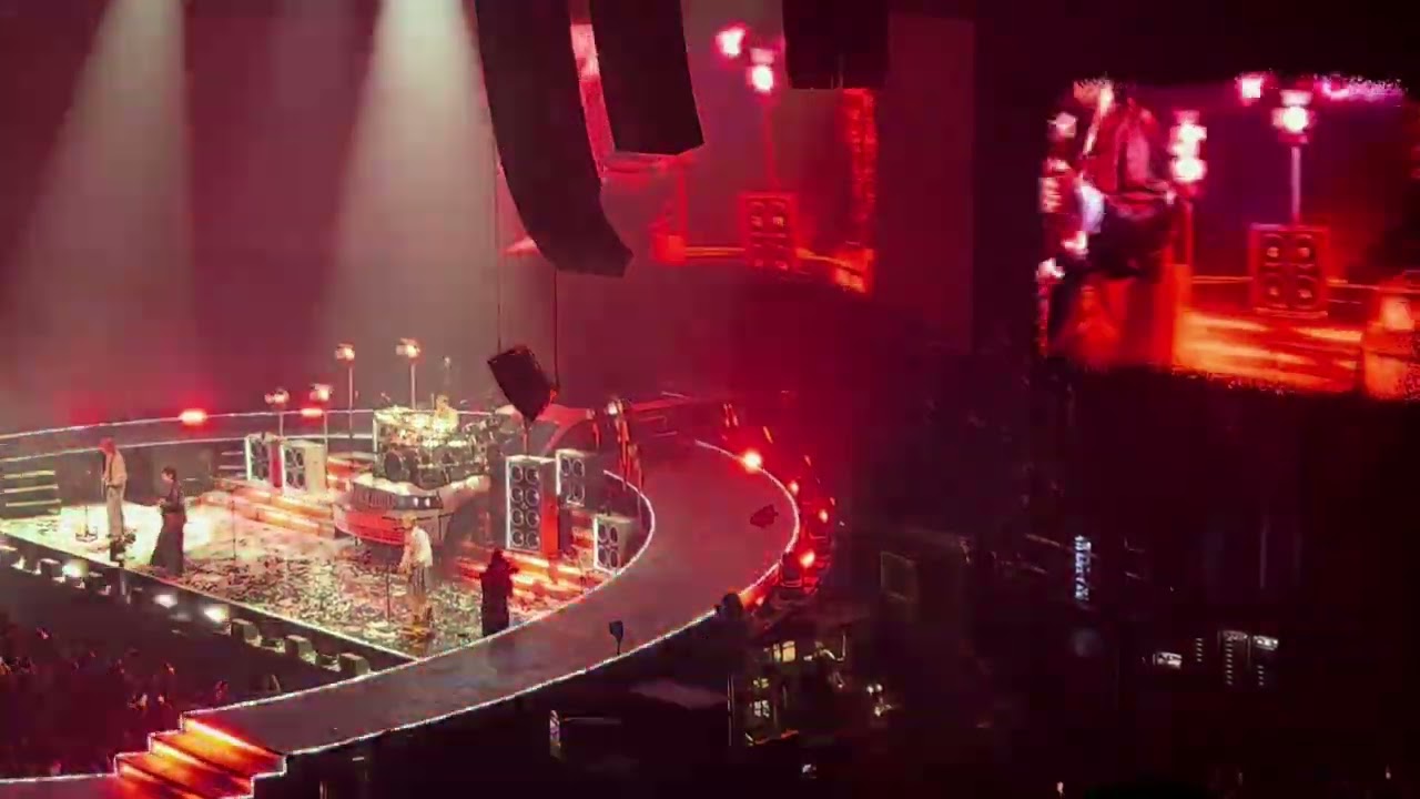 5 seconds of summer (5SoS). Voodoo doll | Birmingham Utilita arena |2.4.26|