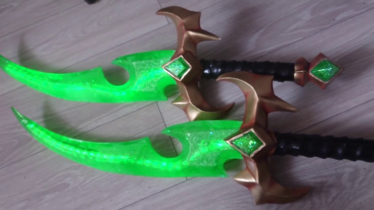 Daggers of Valeera Sanguinar by MaywedaCosplay.