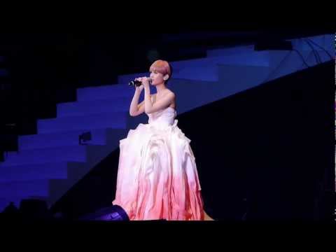 15/12/2012 楊丞琳為愛啟丞世界巡迴演唱會香港站 - 曬焦的一雙耳朵