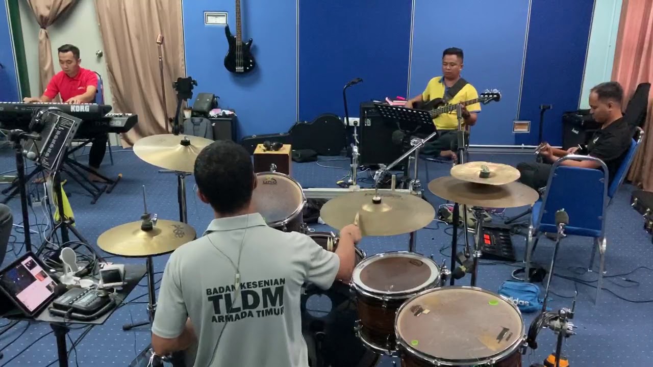 Keluhan perantau cover by terumbu band