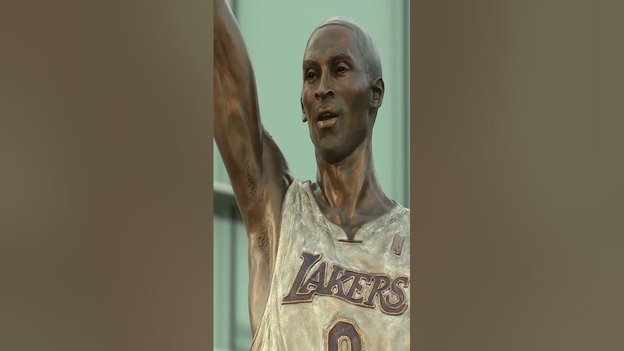 Closeup of Kobe Bryant statue!