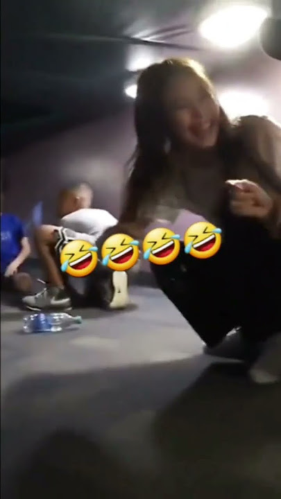 Jenni and Jisoo at aquarium with kids 🥰🤣😁 #blackpink #jennie #jisoo #worldtour