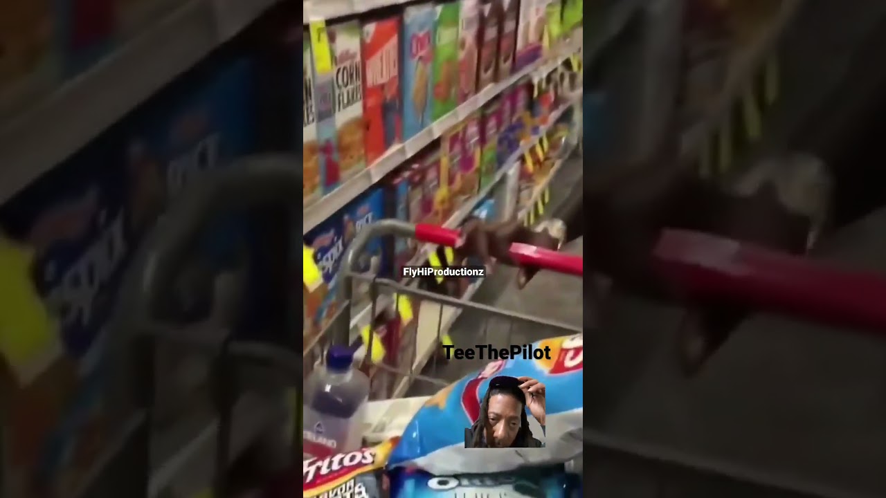 Young Dolph Walks Thru Dollar General Smoking A Blunt & Shopping! Where they do this at? 