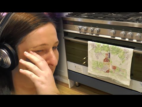 Expecting Mum Discovers UNBELIEVABLE Gift in Oven