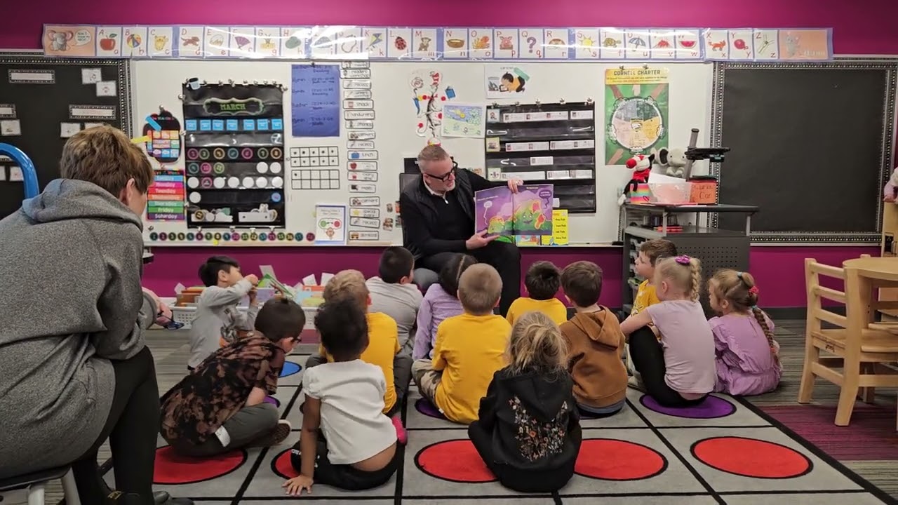 Superintendent Martin Reading to Kindergartners