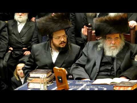 נר ח דחנוכה זאת חנוכה תשע ג בחצר הקודש בעלזא 