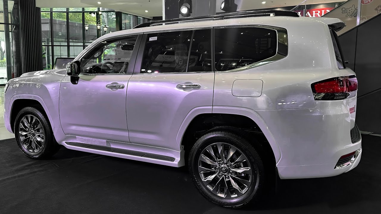 ラグジュアリー① 2025 Toyota Land Cruiser LC300 ZX - 7Seater Luxury SUV | Exterior