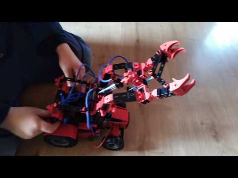 Tractor with grip, Fischertechnik pneumatic. Трактор з захватом, пневматика.