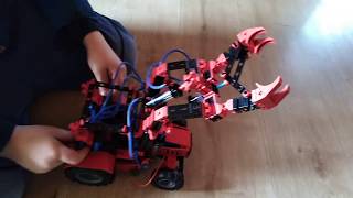 Tractor with grip, Fischertechnik pneumatic. Трактор з захватом, пневматика.