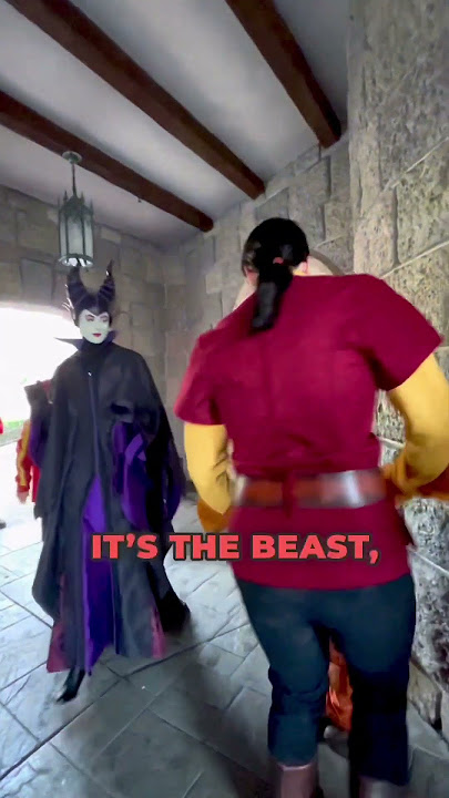 #Maleficent vs #Gaston 😂 #disney #dlp #disneyland #disneylandparis #character #villain #shorts #fun