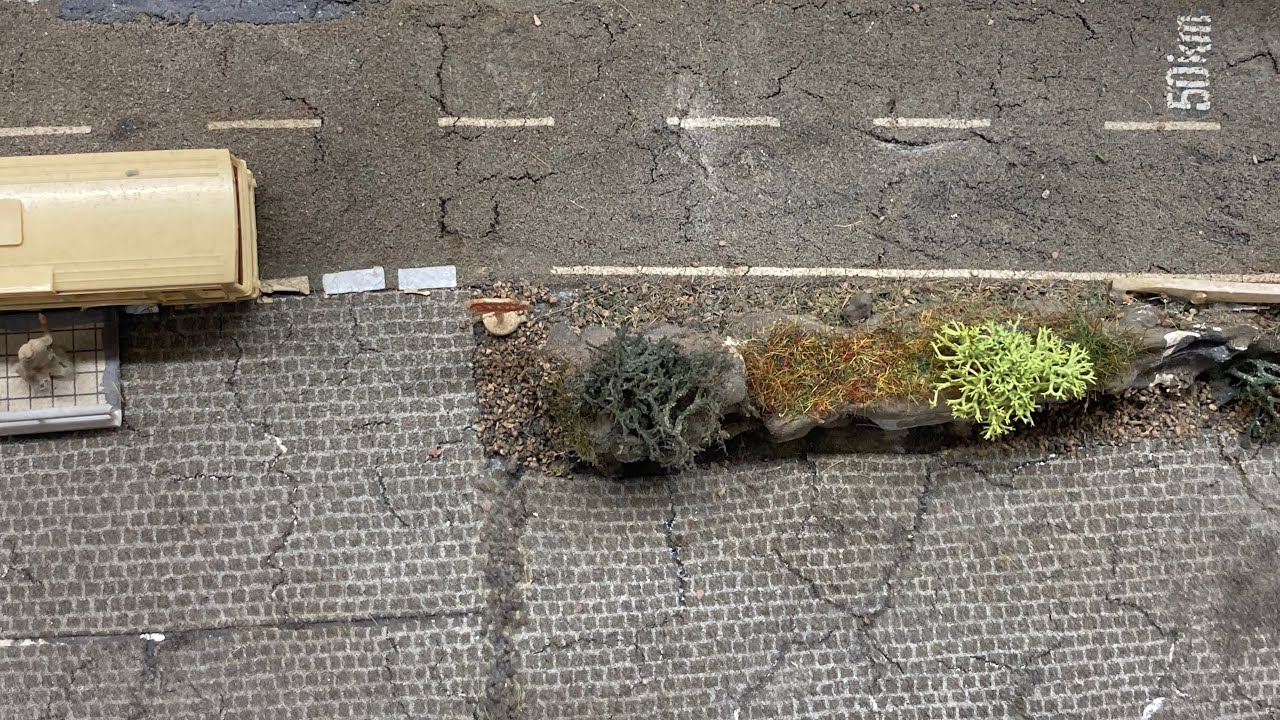 Spur N - Alles zerbröselt langsam - Strassenbau auf der 40 Jahre alten Modelleisenbahn