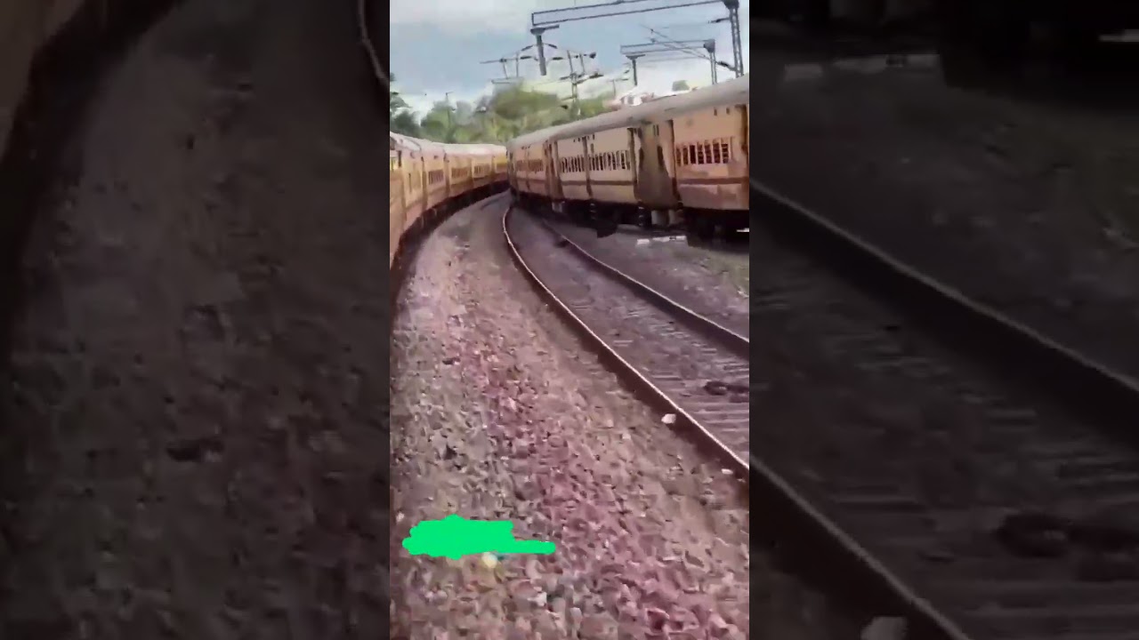 Trains pass by beside one by one 🚂🚂/