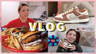 VLOG | I Got Glasses, Nike Dunk Medium Curry, Favourite Fried Chicken + Murakami Water Bottles