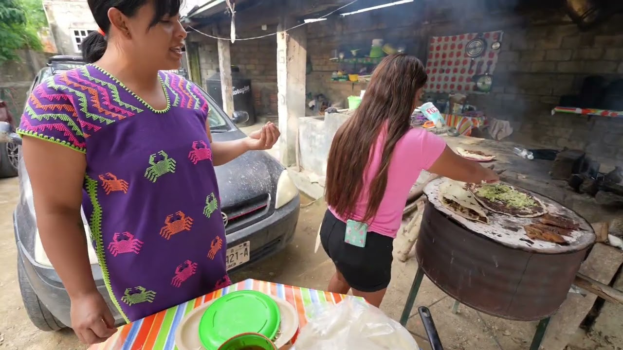 Así se preparan las tlayudas en Jamiltepec Oaxaca 
