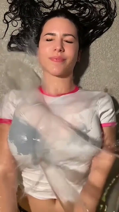 Big boobs girl gets wet #booba #bigboobs #boobs #croptop #underboobs